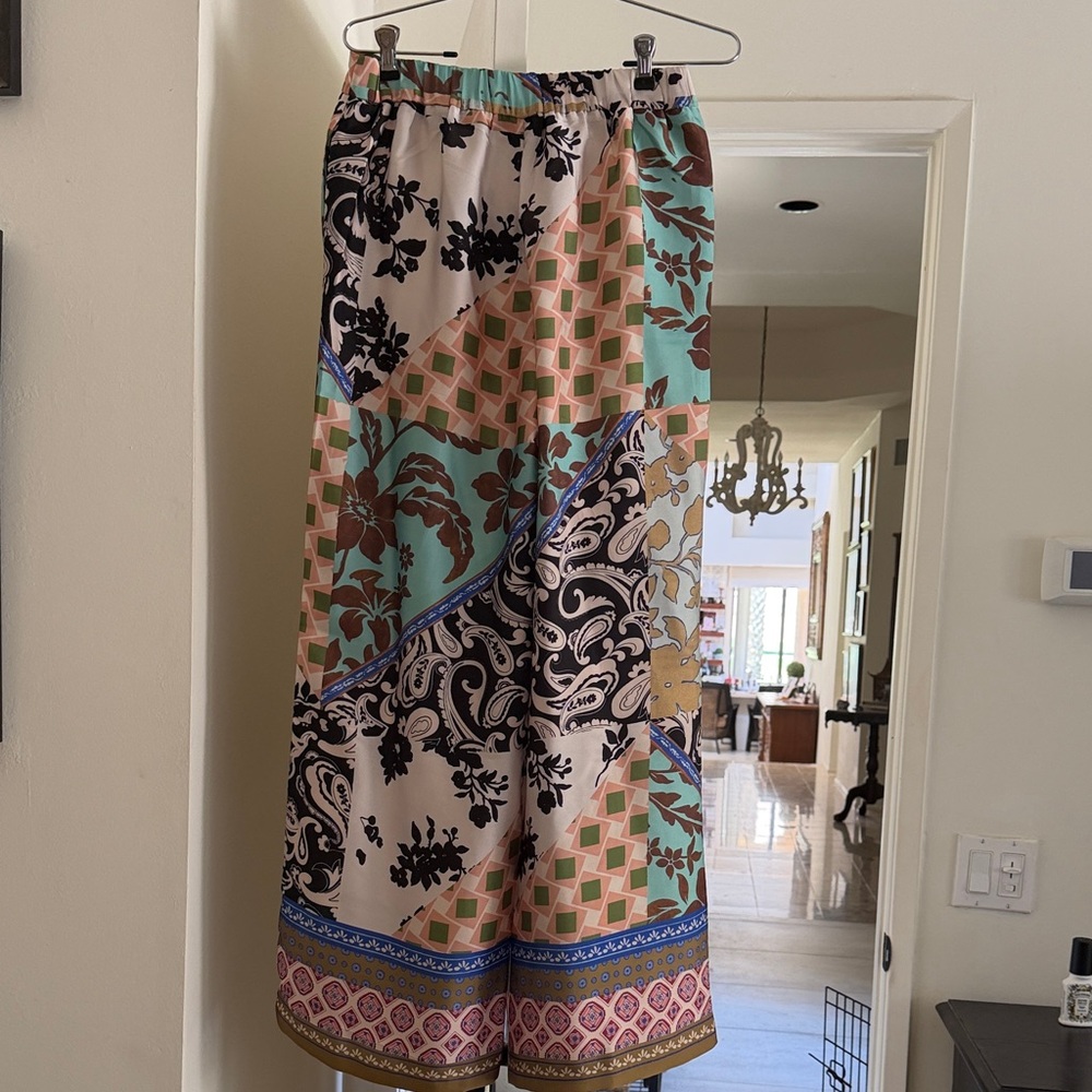 Patterned Silk-Feel Patchwork Maxi Skirt in Multicolor w elastic back waist band - Picture 4 of 6